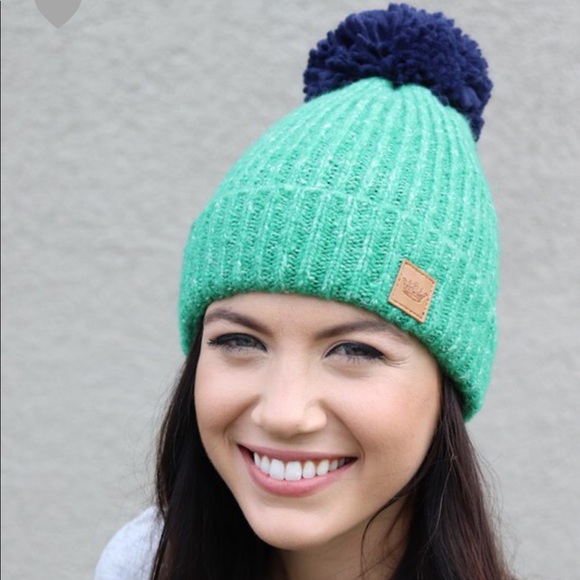 << Green Pom Pom Beanie >> - Picture 3 of 3